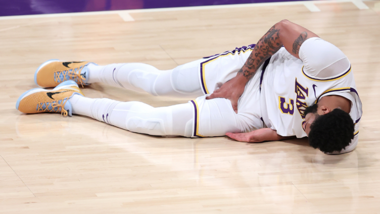 Bucks sweepen Heat, Lakers zien Anthony Davis uitvallen