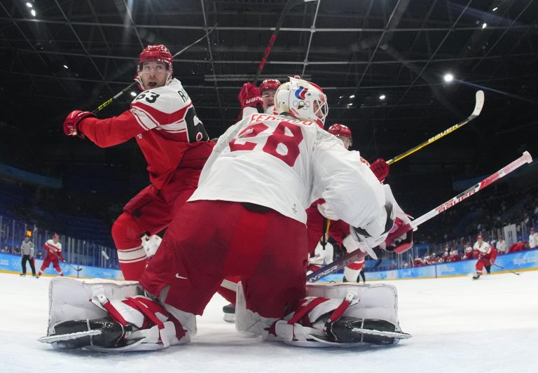 NHL Update XL: Carrousel der coaches blijft draaien, Flyers-goalie opgepakt in Rusland