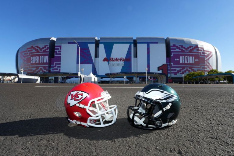 De Philadelphia Eagles en Kansas City Chiefs nemen het tegen elkaar op in Super Bowl LVII