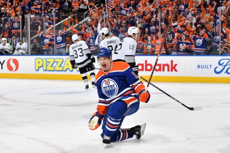NHL Play-Offs: comeback Canes, Leafs langszij, Hyman hattrick en meer
