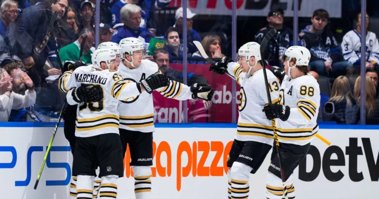 NHL Play-Offs: Kings slaan terug, Knights op rozen en Bruins danken Marchand