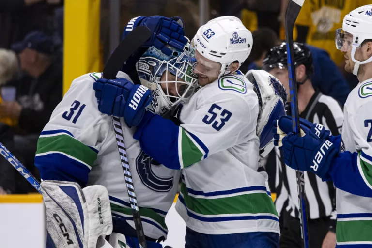 NHL Play-Offs: Panthers op matchpoint, Silovs en Canucks kloppen Oilers