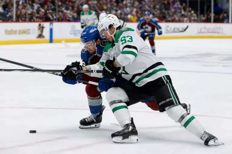 NHL Play-Offs: Carolina doet wat terug, Dallas pakt voorsprong op bezoek in Denver