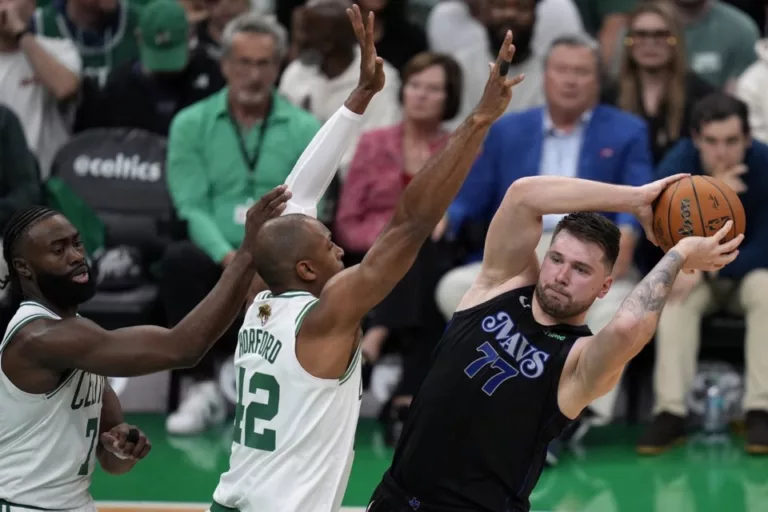 Celtics domineren Mavericks tijdens game 1 NBA Finals
