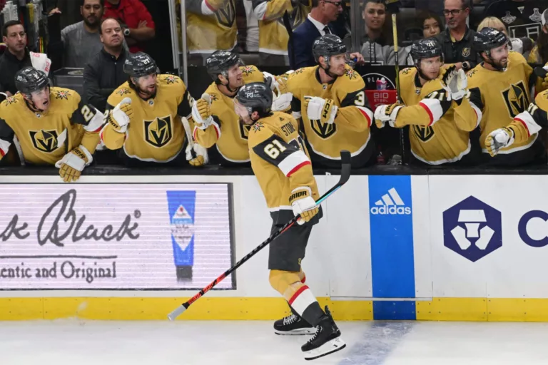 NHL Highlights: Knights op stoom, Couturier weergaloos, Avs danken Fin