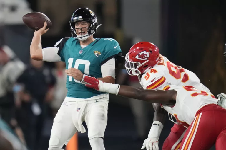 Mac Jones is de tijdelijke vervanger van Jaguars quarterback Trevor Lawrence