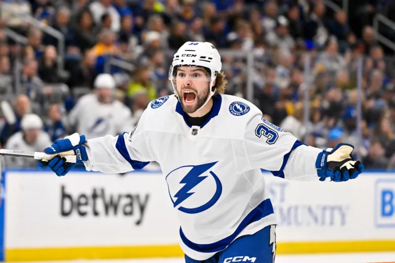 NHL Highlights: Hagel straalt voor Lightning, Vilardi voor Jets, Matthew wint broedertwist en veel meer!