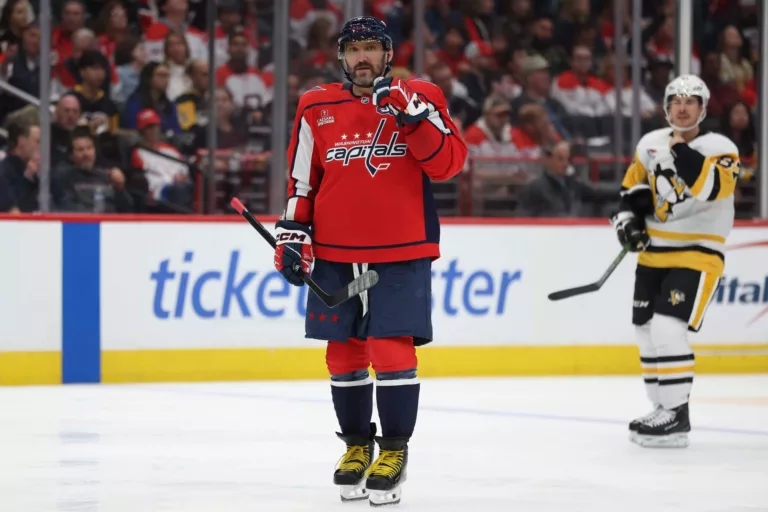 NHL Power Play Friday: Primeur voor Ovechkin, mijlpaal voor McDavid, vreemde goals en veel meer!