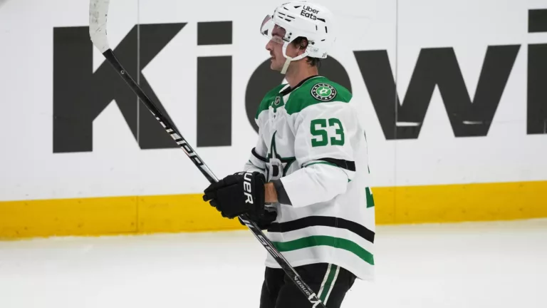 NHL Play-Offs 2026: Johnston beslist slijtageslag, Flyers en Ducks vliegen naar winst