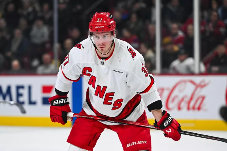 NHL Play-Offs 2026: Hurricanes kloppen Flyers opnieuw en staan al op matchpoint