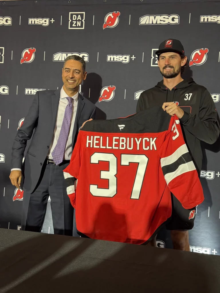 NHL Highlights: blockbuster Hellebuyck, Nylander pijnigt Babcock, de Heritage Classic, Quinn terug in Vancouver en veel meer!