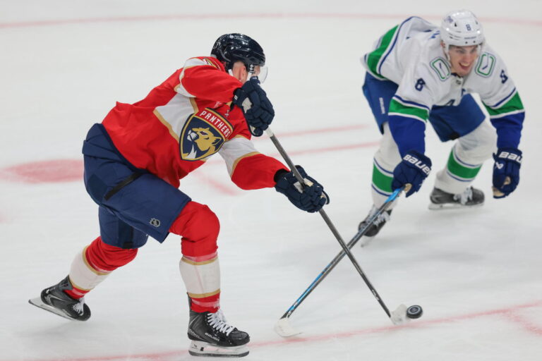 NHL Power Play Friday: Brady spectaculair van de nul, Staal out bij Canes, Blackhawks hebben Bedard terug en meer
